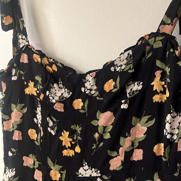 Reformation Dress Nikita Dress size 2 color: Mademoiselle - Picture 4 of 4